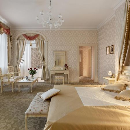Отель Malpils Manor Экстерьер фото