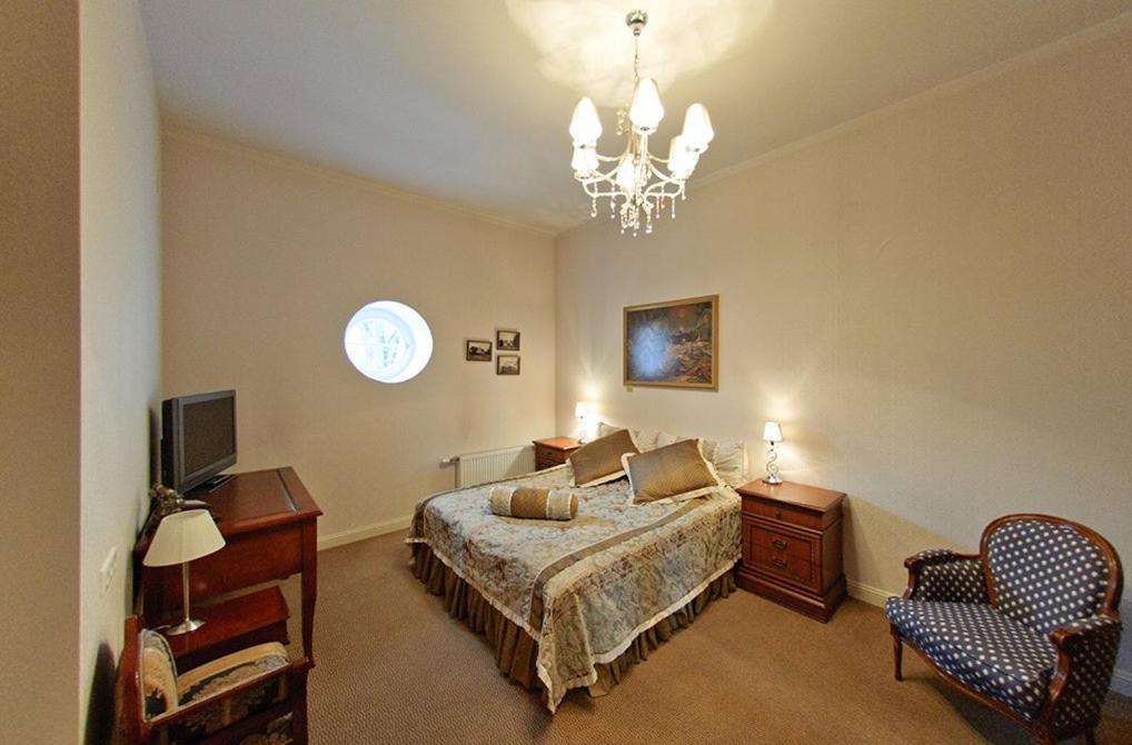 Отель Malpils Manor Экстерьер фото