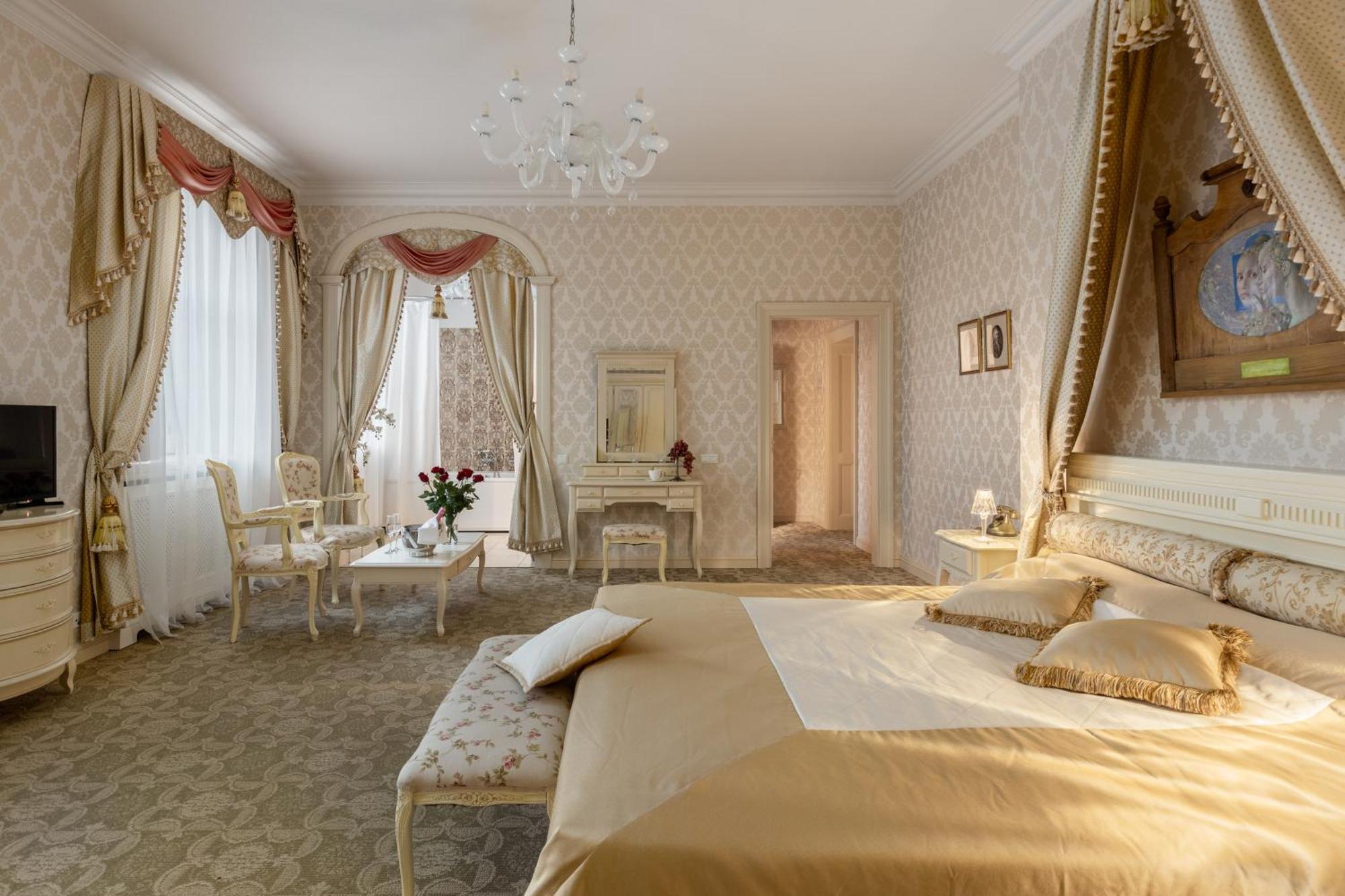 Отель Malpils Manor Экстерьер фото