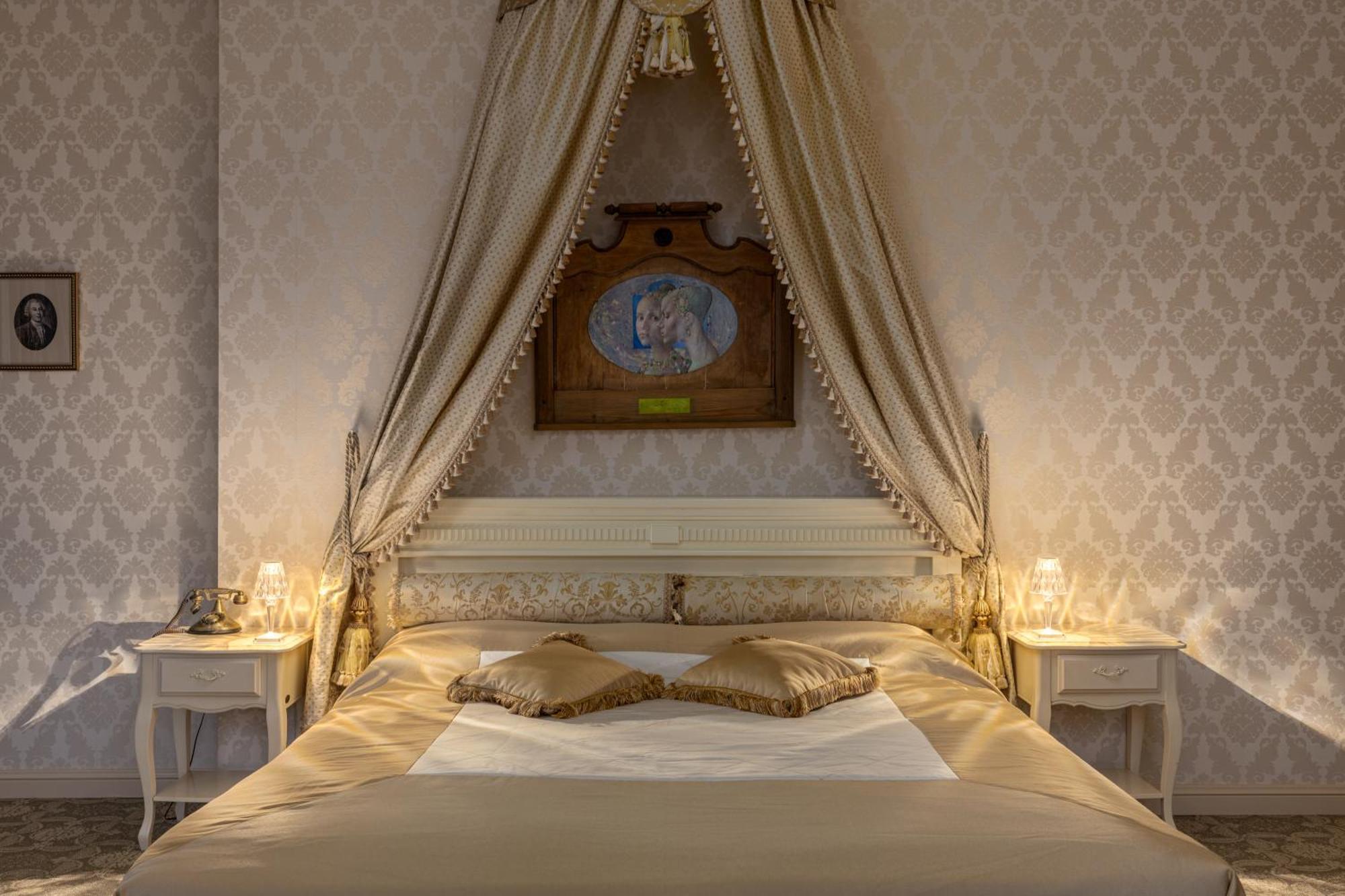 Отель Malpils Manor Экстерьер фото