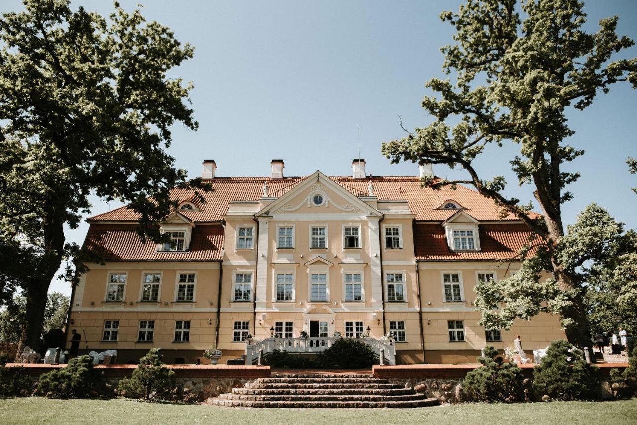 Отель Malpils Manor Экстерьер фото