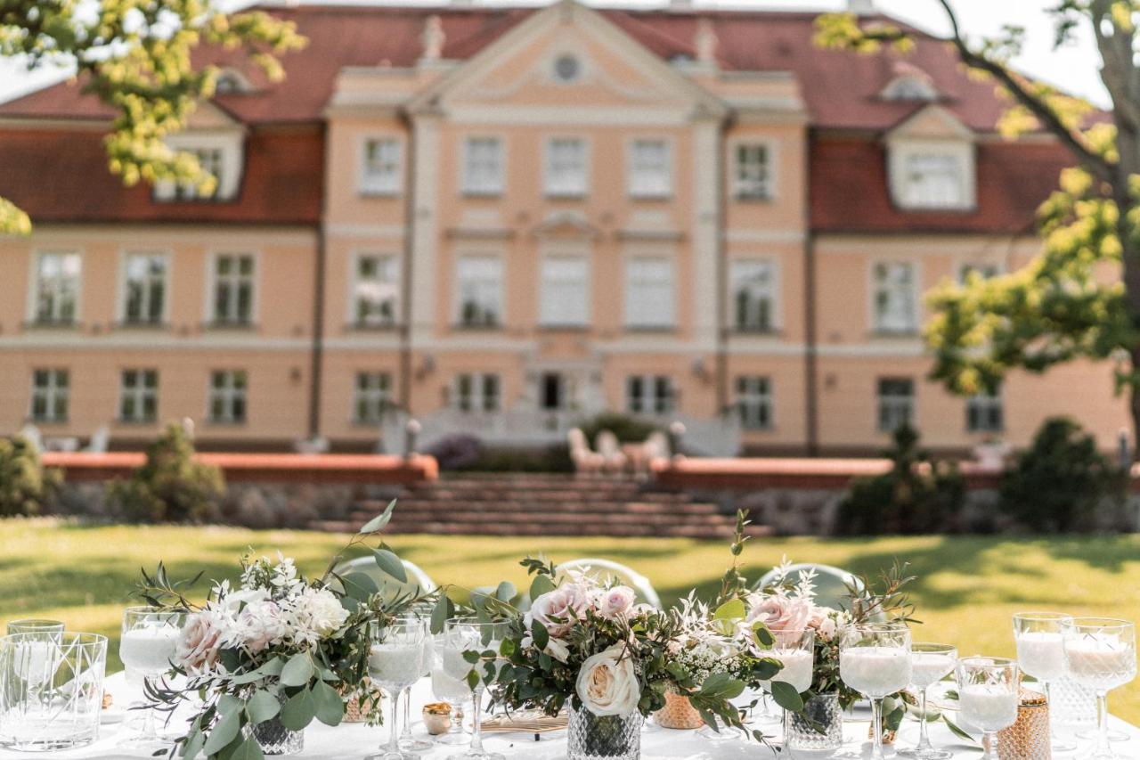 Отель Malpils Manor Экстерьер фото