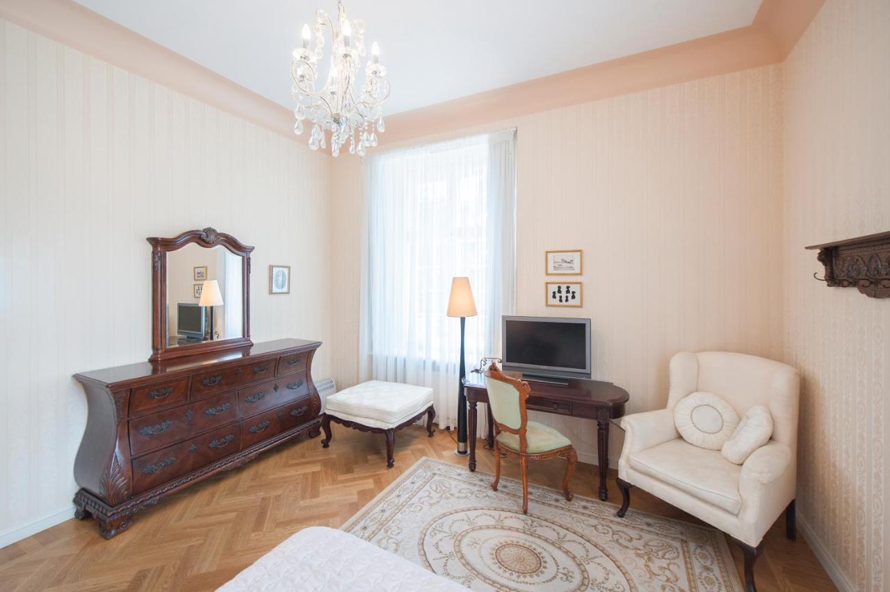 Отель Malpils Manor Экстерьер фото